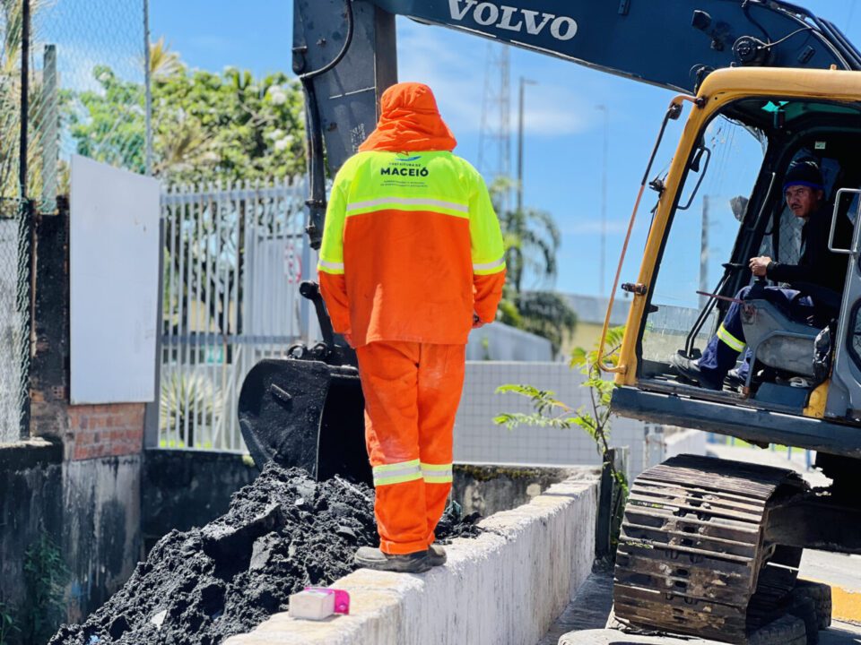 Alurb Retira Mais De Toneladas De Detritos Do Riacho Do Sapo Na