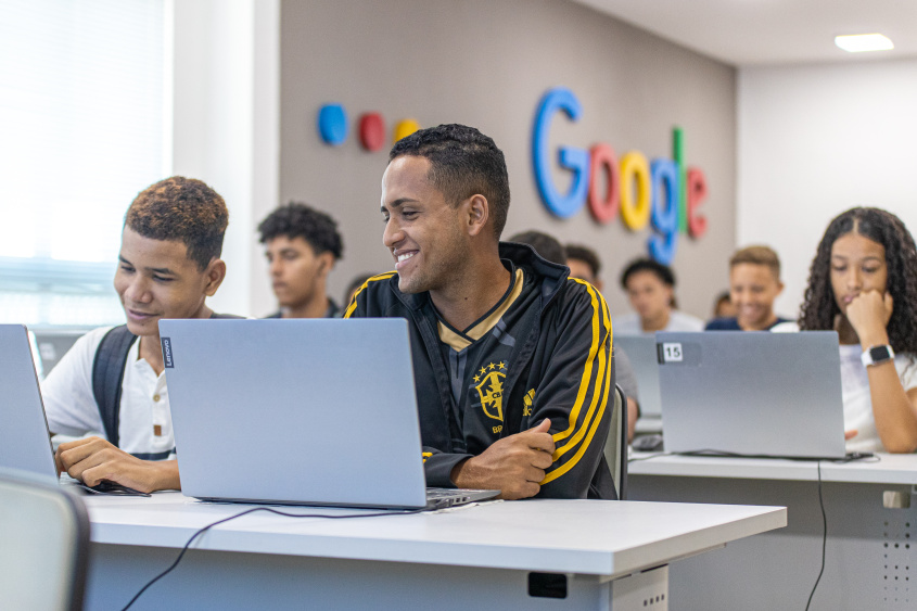 Programa do Município tem profissionalizado jovens a partir de 14 anos. Foto: Célio Júnior/Secom Maceió