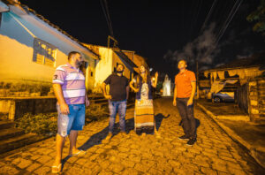 Equipe da Ilumina durante vistoria nas comunidades. Foto: Jonathan Lins / Secom Maceió