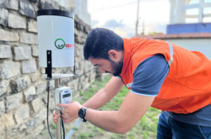 Técnicos do Centro Integrado de Monitoramento e Alerta da Defesa Civil coletam dados e realizam manutenção nos equipamentos. Foto: Ascom Defesa Civil de Maceió