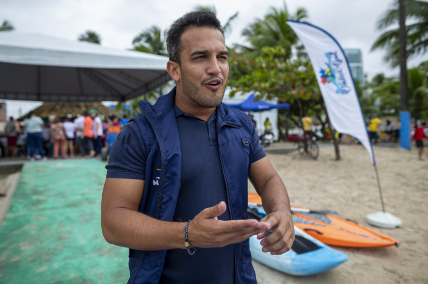 Secretário de Esporte de Maceió, Thales Novaes, destacou que as ações do Praia Acessível são prioridade na gestão municipal. Foto: Alisson Frazão/Secom Maceió