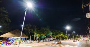 Prefeitura substitui mais de 500 projetores em LED da orla de Maceió