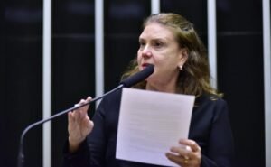Deputada Fernanda Pessoa (União-CE) fala no Plenário da Câmara dos Deputados
