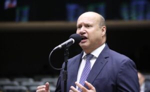 Deputado Célio Silveira (MDB-GO) fala no Plenário da Câmara dos Deputados